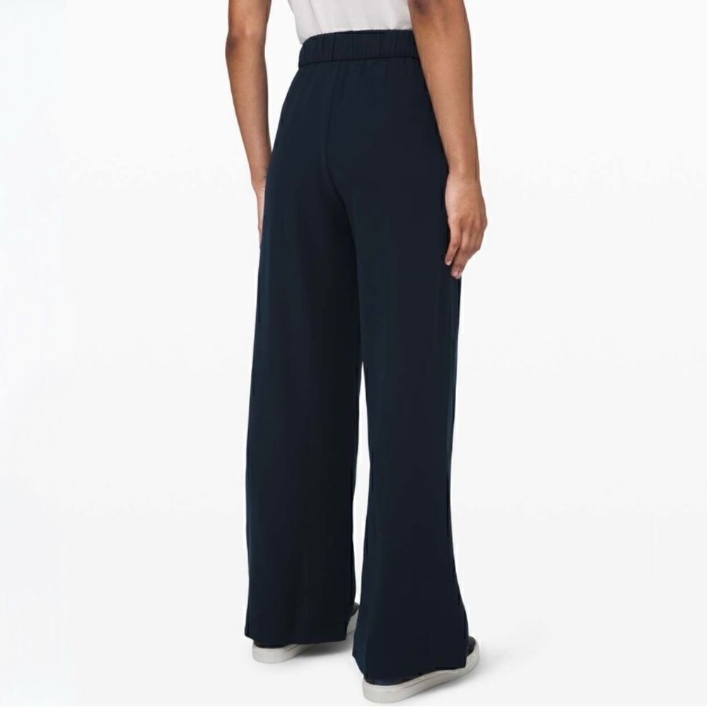 Lululemon Noir Pant in True Navy - Picture 2 of 9